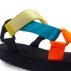 Sandalia de bloque baja con tiras multicolor