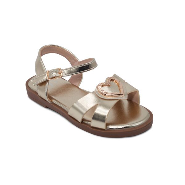 Sandalias doradas para niña con acabado metalizado, detalle de corazón decorativo y cierre de hebilla ajustable