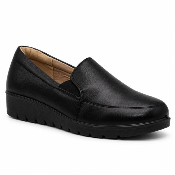 Mocasín de mujer modelo 1183 en negro con cuña baja, costura frontal y elástico lateral