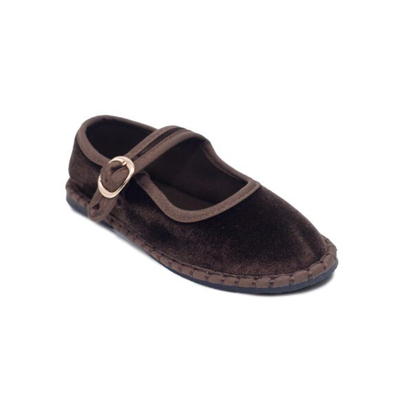 Bailarina de niña modelo 1925 en antelina con hebilla al tobillo, disponible en taupe, negro y marrón