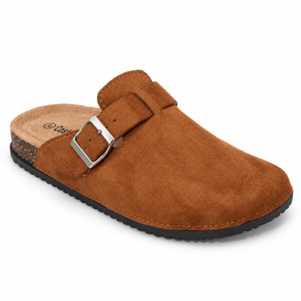 Zueco de mujer modelo B717 en color camel con puntera cerrada, hebilla metálica ajustable y suela Bio